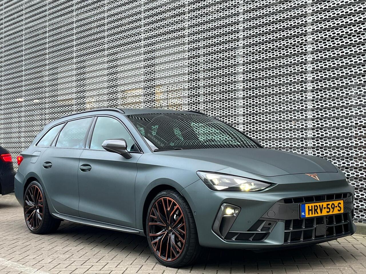 Cupra Leon Sportstourer 1.5 TSI e-Hybrid VZ Extreme / Panoramadak / Sennheiser / Navigatiesysteem / App connect / CUP-Stoelen / Stoel+stuurverwaring /