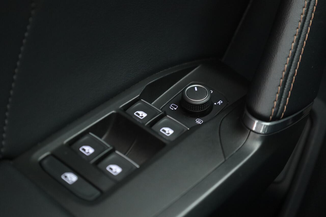 Cupra Leon Sportstourer 1.4 e-Hybrid | Pano | Adapt. Cruise | Camera | Keyless | Memory seat | Apple CarPlay