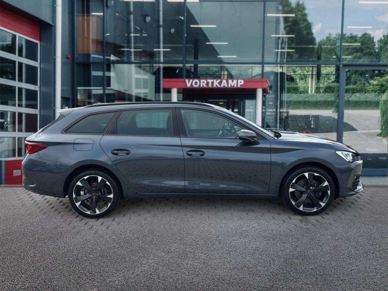 Cupra Leon Sportstourer 1.4 TSI DSG E-HYBRID TREKHAAK/NAVI/CARPLAY/ACC/PDC/STOELVERW