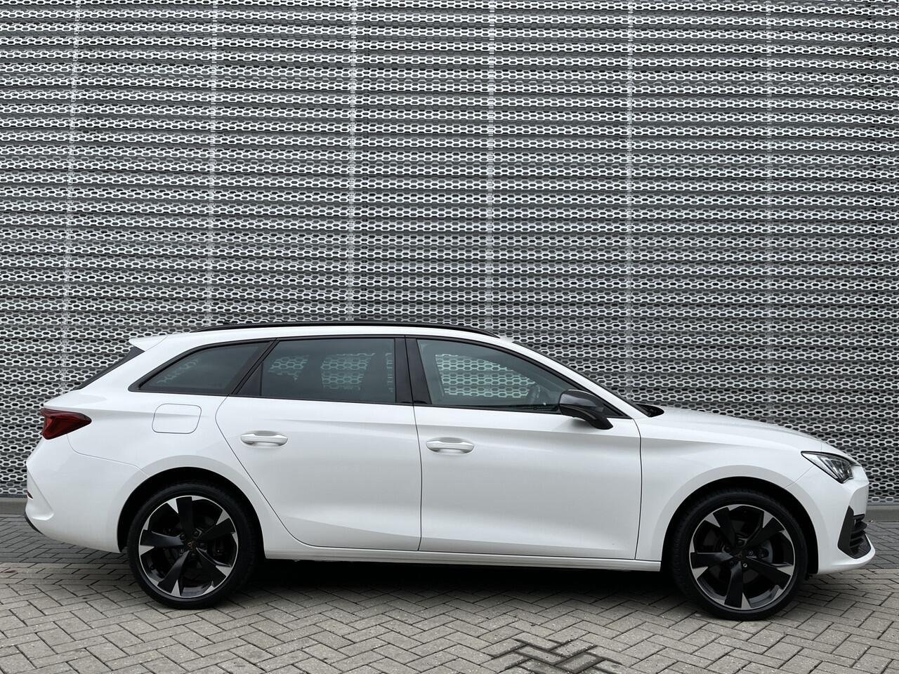 Cupra Leon Sportstourer 1.4 e-Hybrid 204PK Performance / Panoramadak / Kuipstoelen / Stuur + Stoelverwarming / Verwarmbare Voorruit / Parkeersensoren Achter