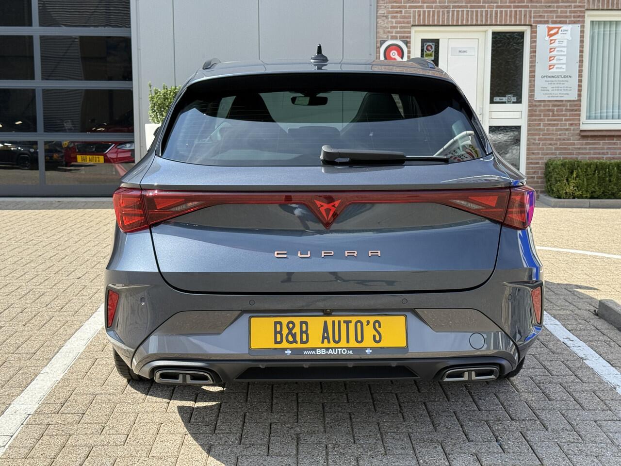 Cupra Leon Sportstourer 1.5 eTSI Performance l PANO-DAK l ACC l BLIS l CAMERA l ECC l LED l NAVI l SCHAALSTOELEN l 11.000km
