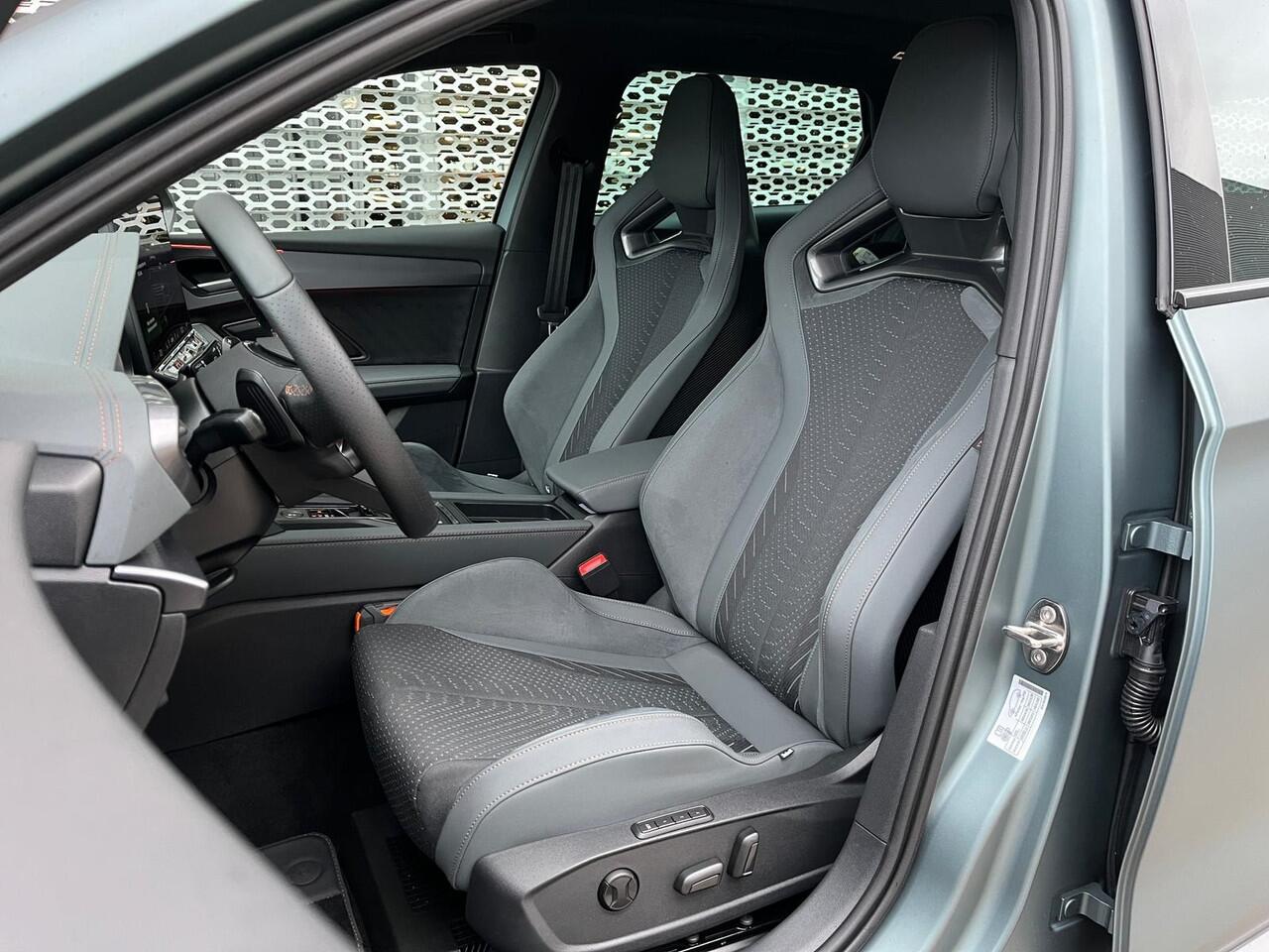 Cupra Leon Sportstourer 1.5 TSI e-Hybrid VZ Extreme / Panoramadak / Sennheiser / Navigatiesysteem / App connect / CUP-Stoelen / Stoel+stuurverwaring /