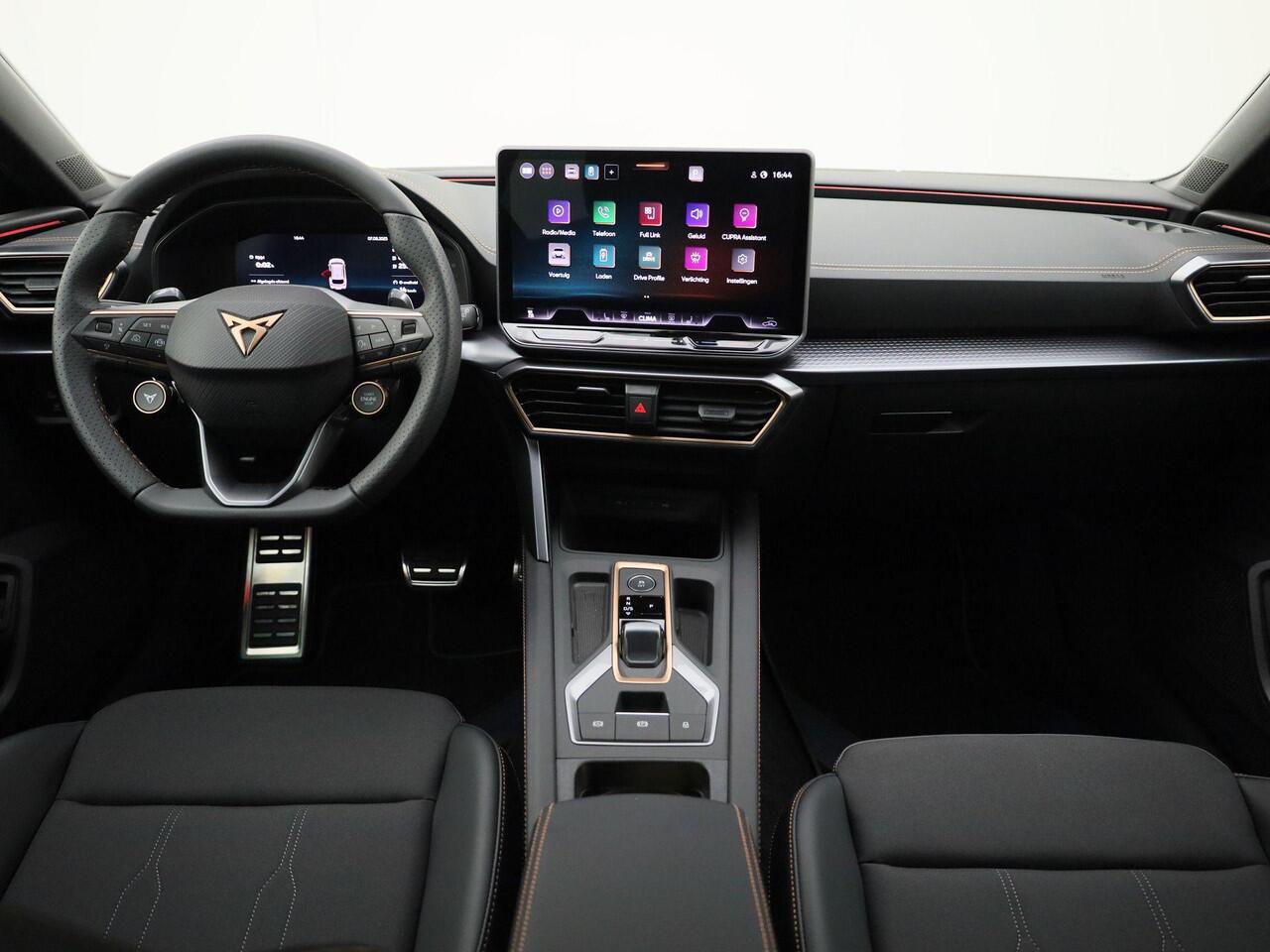 Cupra Leon Sportstourer 1.5 TSIe-Hybrid 150kW/204PK DSG · Apple/Android Car Play · Camera + Parkeersensoren · LED · Garantie tot 10-07-2028 of 90000km.