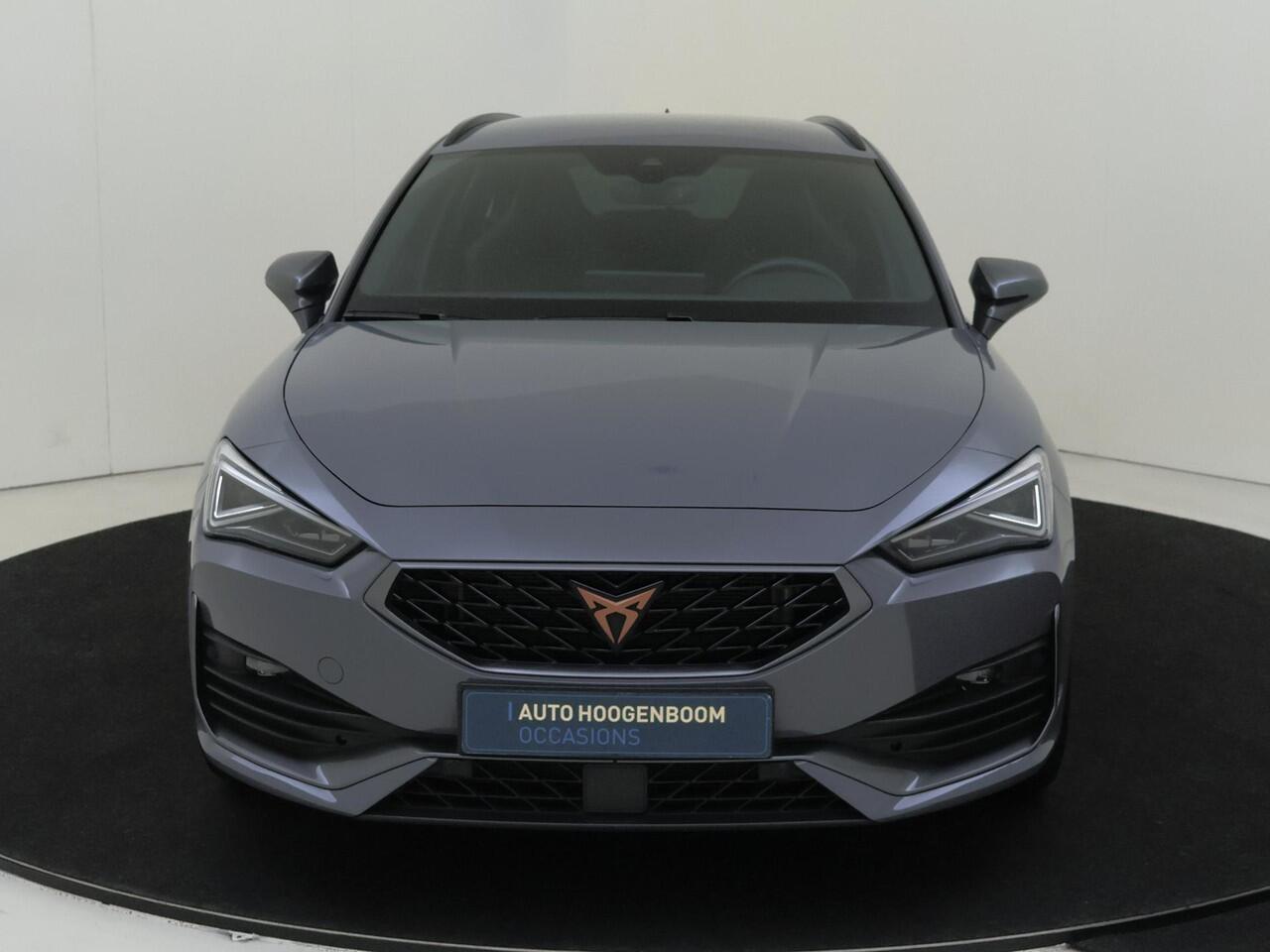 Cupra Leon Sportstourer 1.4 e-Hybrid VZ Performance | Adaptieve demping | Cupra mode | Parkeerassistent | Stoel- en stuurwielverwarming | Keyless | Achteruitrijcamera | Dodehoek detectie |