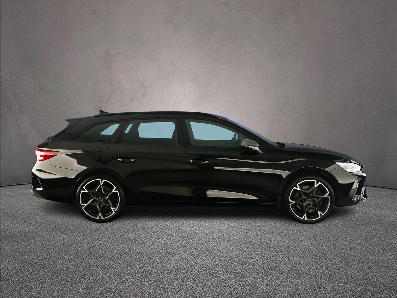 Cupra Leon Sportstourer VZ Performance 1.5 TSI e-Hybrid 272pk DSG Automaat Trekhaak, Achteruitrijcamera, Elektrische achterklep, Adaptive cruise control, Stuurwiel verwarmd