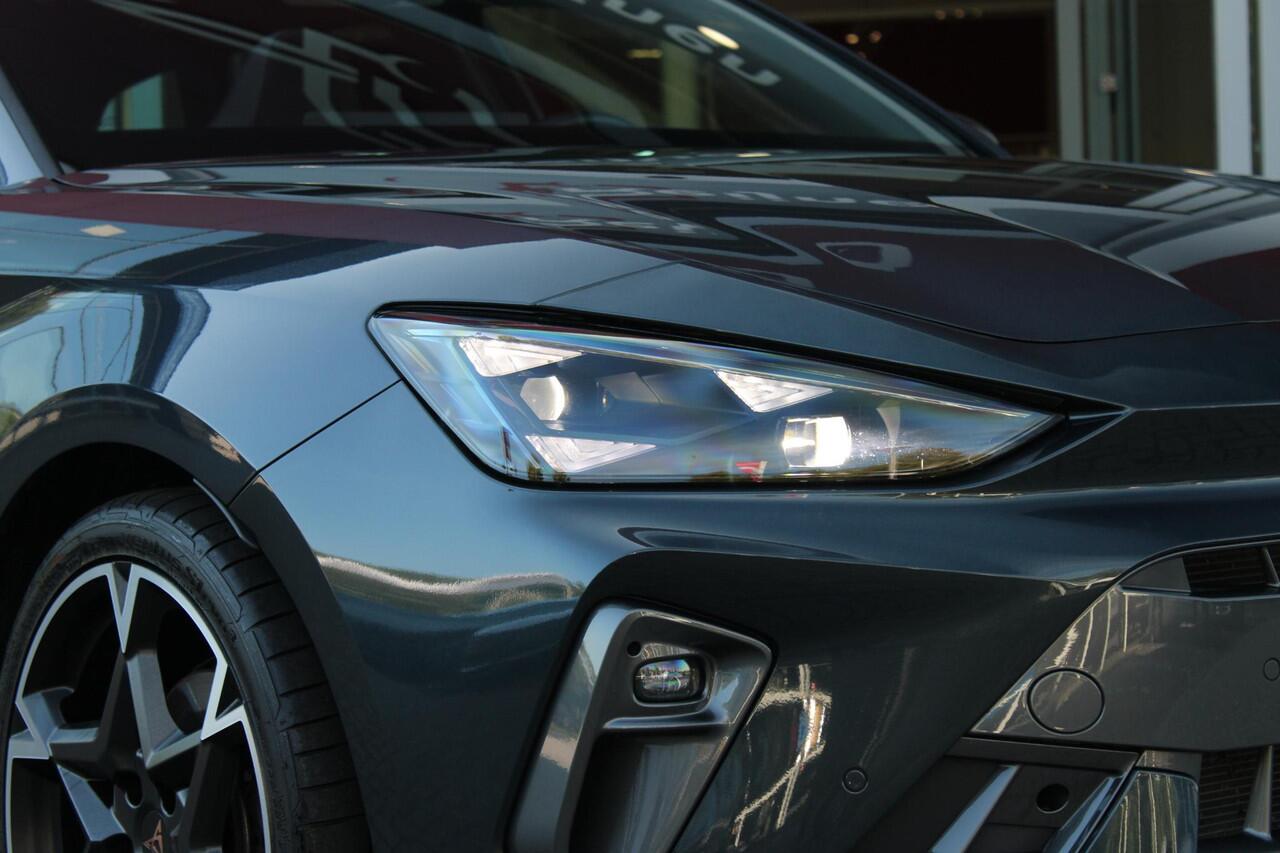 Cupra Leon Sportstourer 1.5 eTSI 150PK BUSINESS EDITION | PANORAMISCH SCHUIF/KANTELDAK | SENNHEISER AUDIO SYSTEM | ELEKTRISCH VERSTELBARE BESTUURDERSSTOEL MET GEHEUGENFUNCTIE | LED MATRIX KOPLAMPEN | DRAADLOZE APPLE CARPLAY/ANDROID AUTO | NAVIGATIE | ACHTERUITRIJ CAMERA | 19" LI