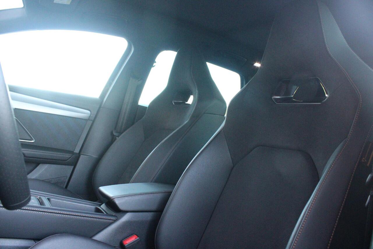 Cupra Leon Sportstourer 1.5 eTSI 150PK BUSINESS EDITION | PANORAMISCH SCHUIF/KANTELDAK | SENNHEISER AUDIO SYSTEM | ELEKTRISCH VERSTELBARE BESTUURDERSSTOEL MET GEHEUGENFUNCTIE | LED MATRIX KOPLAMPEN | DRAADLOZE APPLE CARPLAY/ANDROID AUTO | NAVIGATIE | ACHTERUITRIJ CAMERA | 19" LI