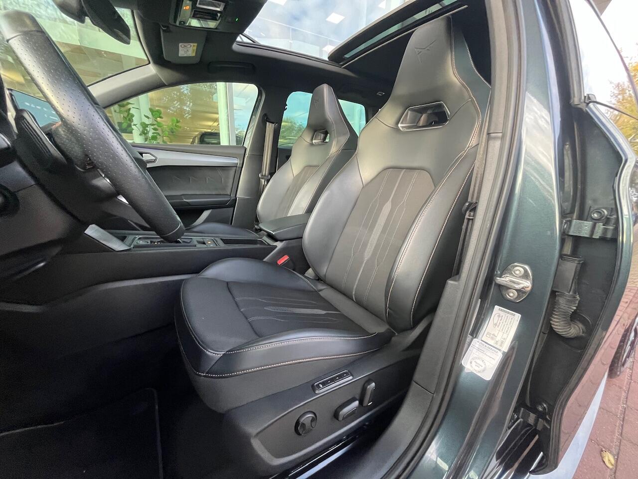 Cupra Leon Sportstourer 1.4 e-Hybrid VZ Performance / Panorama dak / Supersport stuurwiel / Geheugen stoelen / 19'' LMV