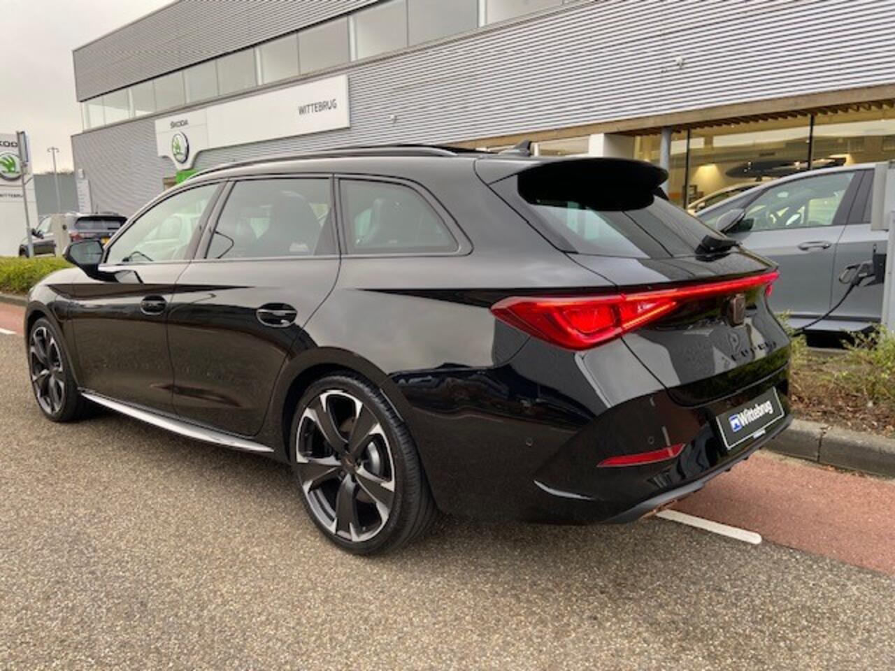 Cupra Leon Sportstourer 1.4 e-Hybrid VZ Black Edition / PANODAK / LEDER / CAMERA / 19"LMV / NAVI / APP.Connect