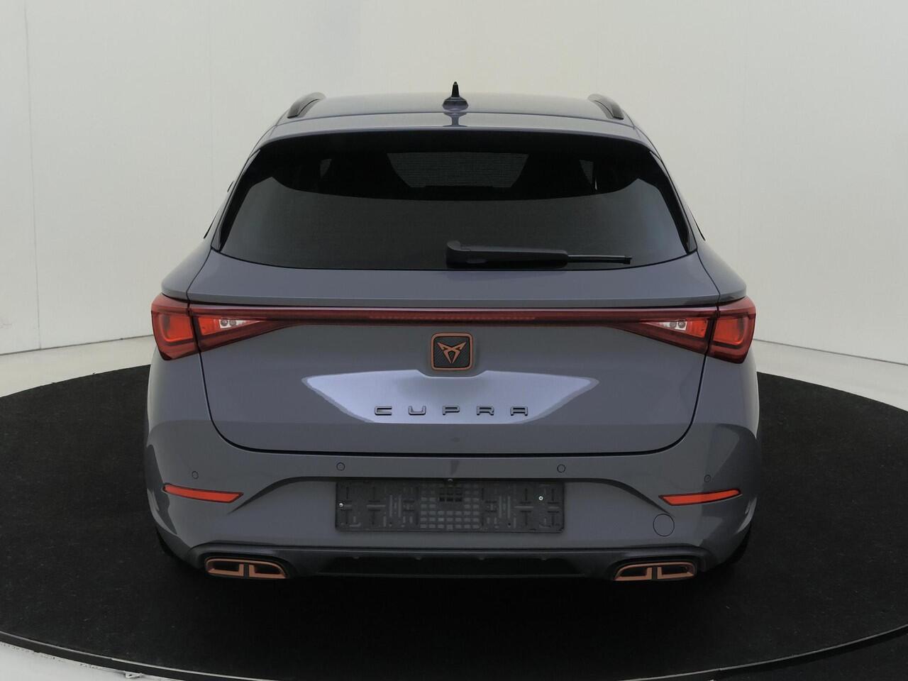 Cupra Leon Sportstourer 1.4 e-Hybrid VZ Performance | Adaptieve demping | Cupra mode | Parkeerassistent | Stoel- en stuurwielverwarming | Keyless | Achteruitrijcamera | Dodehoek detectie |