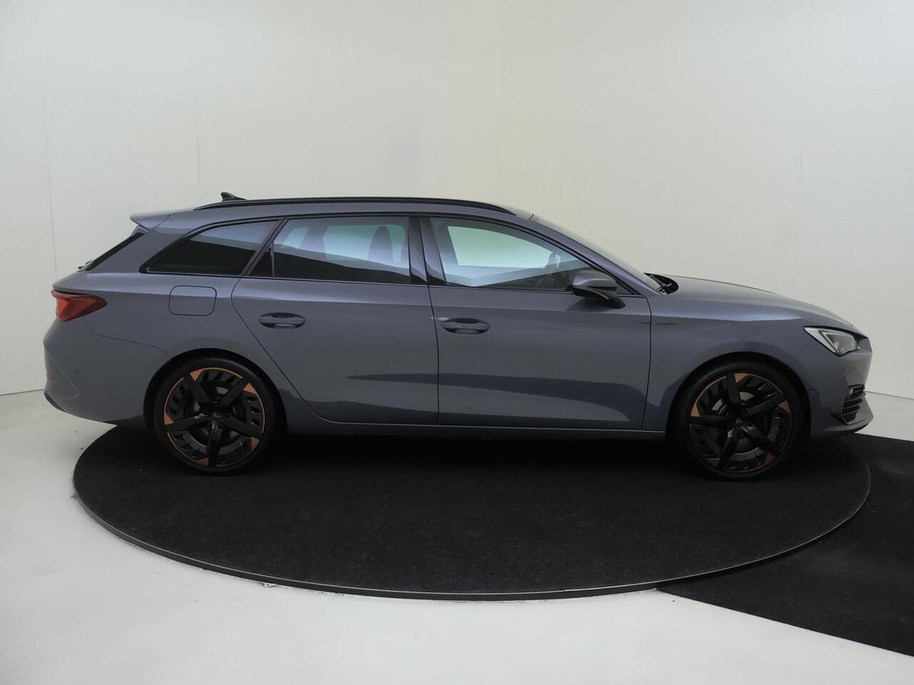 Cupra Leon Sportstourer 1.4 e-Hybrid VZ Performance | Adaptieve demping | Cupra mode | Parkeerassistent | Stoel- en stuurwielverwarming | Keyless | Achteruitrijcamera | Dodehoek detectie |