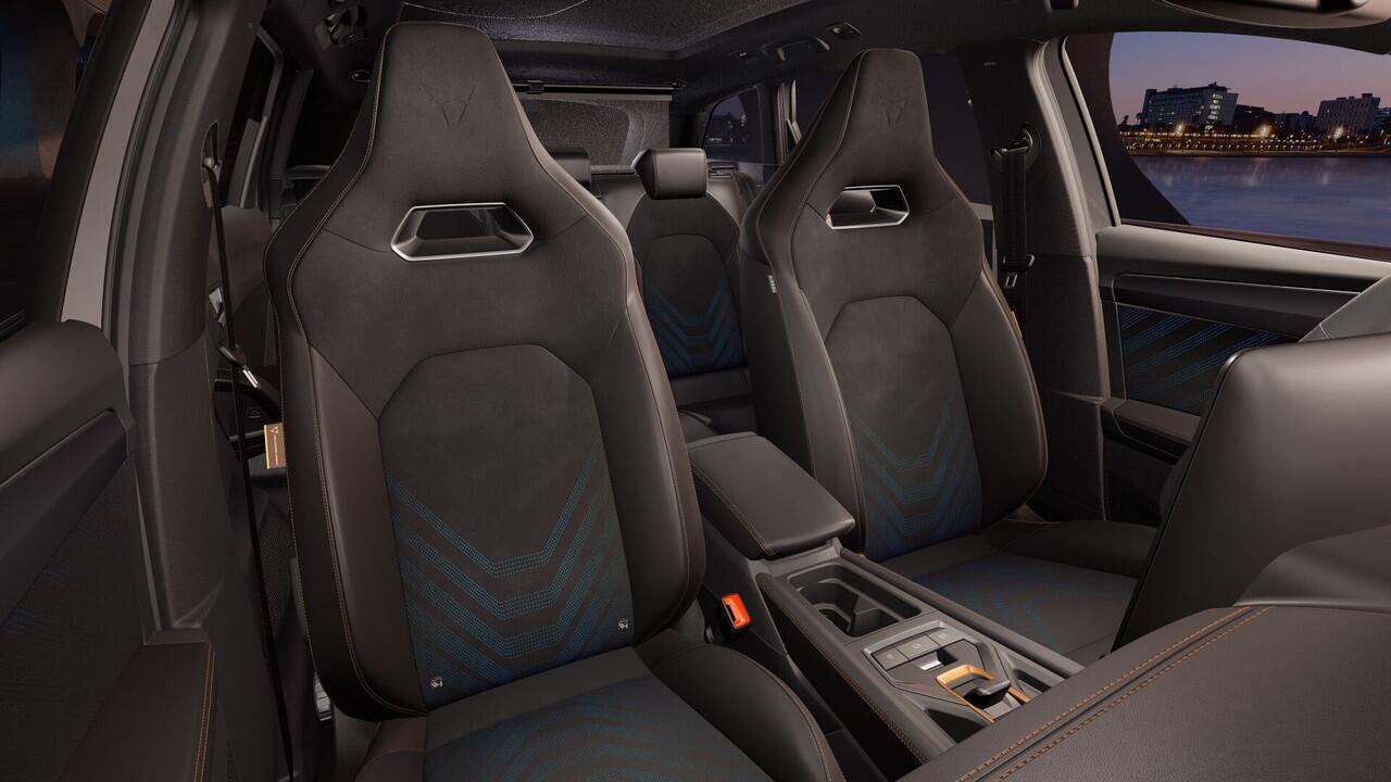 Cupra Leon Sportstourer 1.5 TSI e-Hybrid 272 6DSG VZ Performance | Achteruitrijcamera | Digitaal instrumentenpaneel (Virtual Cockpit) | Draadloze Apple CarPlay(TM), Android Auto(TM)