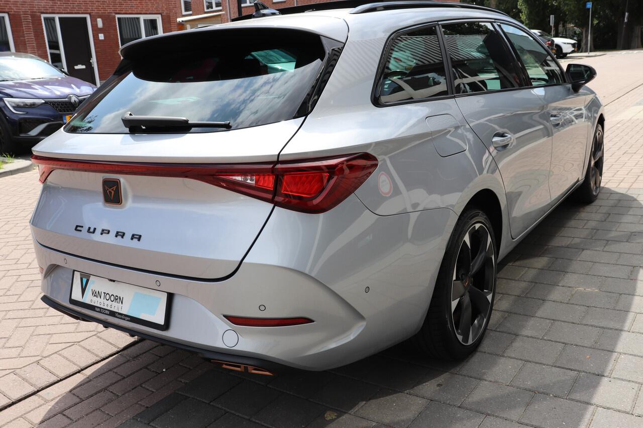 Cupra Leon Sportstourer 1.5 eTSI Business Edition Panorama dak, sfeer verlichting, navigatie.