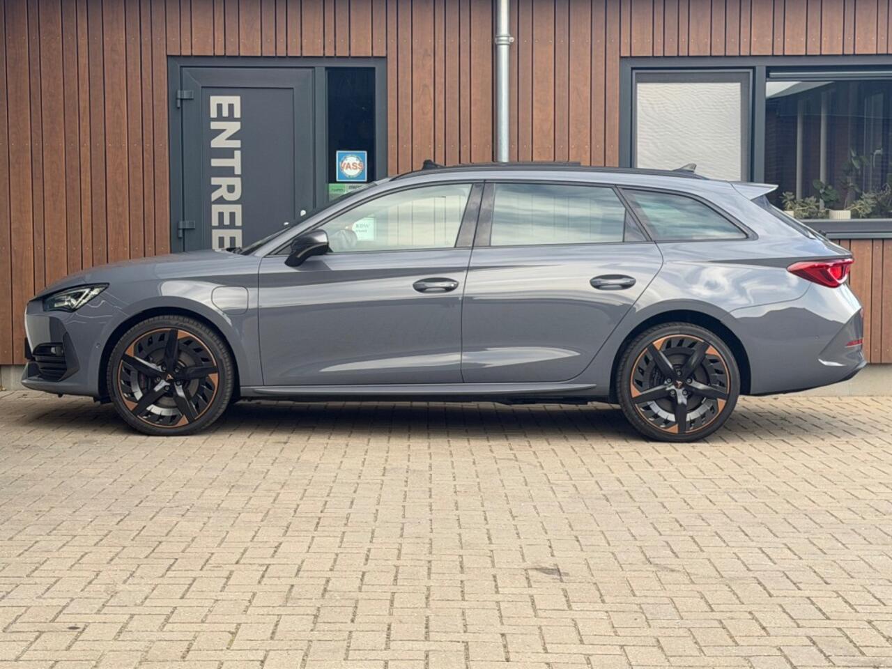 Cupra Leon Sportstourer 1.4 E-HYBRID BNS Pano Acc Camera