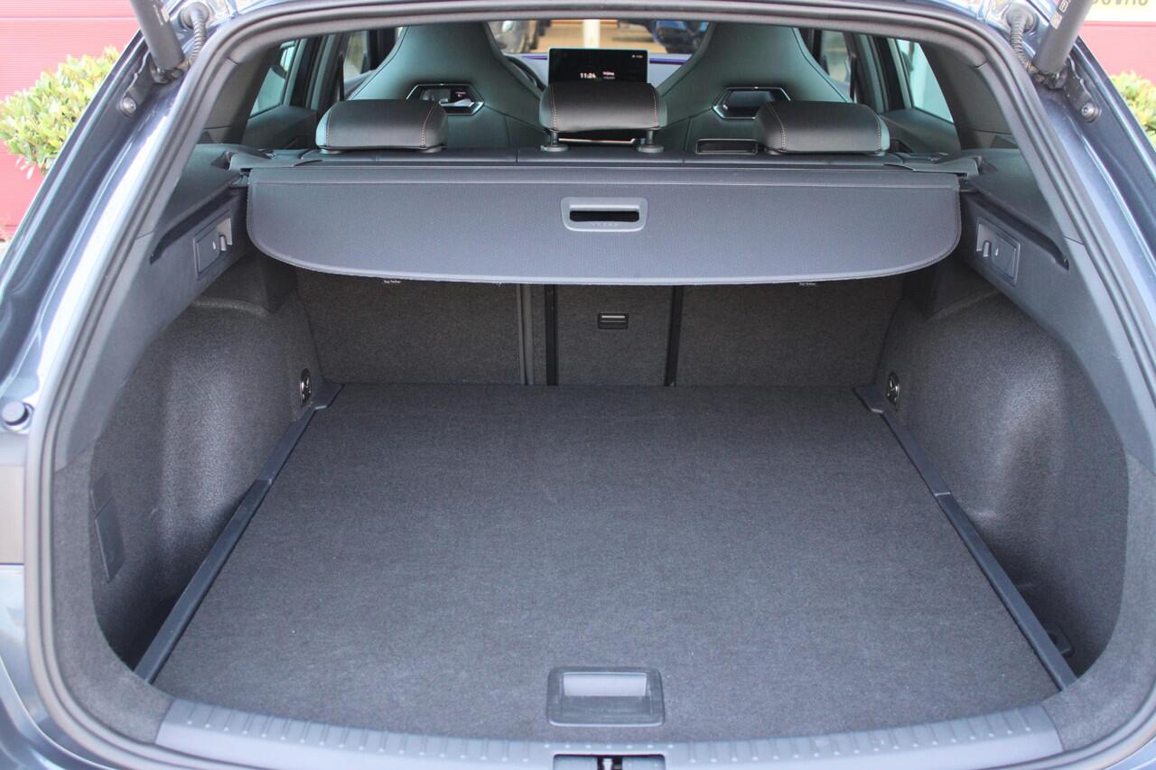 Cupra Leon Sportstourer 1.5 eTSI 150PK BUSINESS EDITION | PANORAMISCH SCHUIF/KANTELDAK | SENNHEISER AUDIO SYSTEM | ELEKTRISCH VERSTELBARE BESTUURDERSSTOEL MET GEHEUGENFUNCTIE | LED MATRIX KOPLAMPEN | DRAADLOZE APPLE CARPLAY/ANDROID AUTO | NAVIGATIE | ACHTERUITRIJ CAMERA | 19" LI