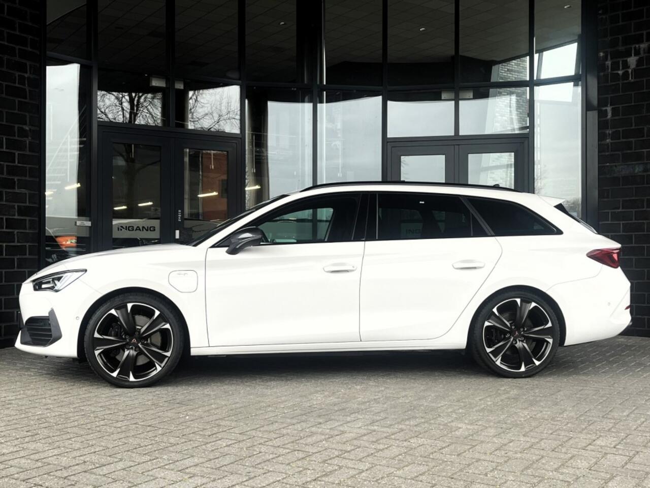 Cupra Leon Sportstourer 1.4 E-HYBRID VZ 245PK - PANO - CAMERA - 19 INCH