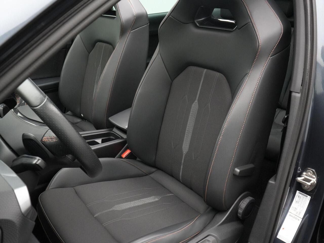 Cupra Leon Sportstourer 1.4 e-Hybrid 245 pk VZ Performance | Panoramadak | Adaptieve onderstelregeling (DCC) | Multifunctioneel CUPRA stuurwiel | Sportonderstel | Adaptive Cruise | 19 inch