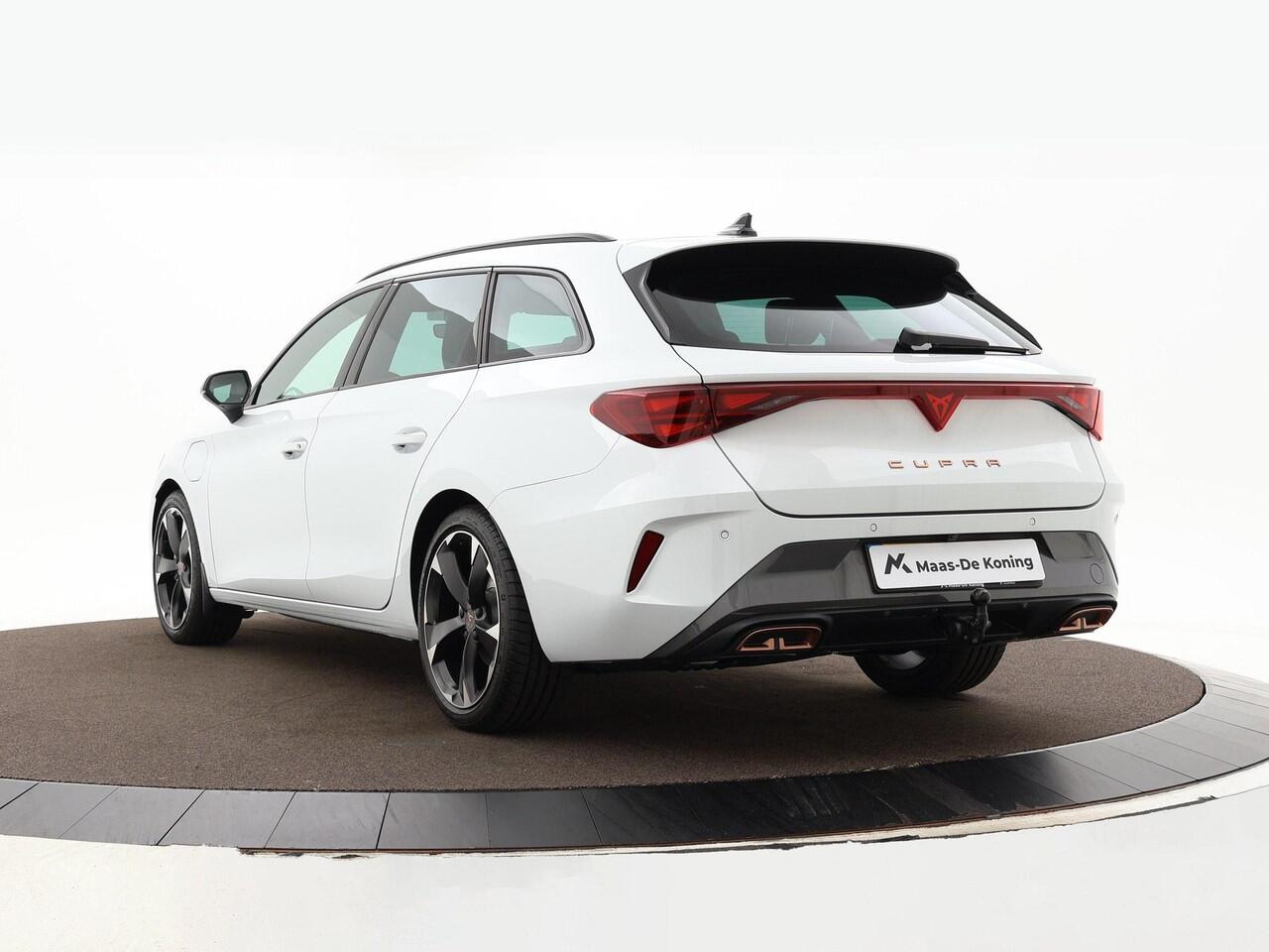Cupra Leon Sportstourer 1.5 Tsi 204pk DSG e-Hybrid Business · Camera · Apple/Android Car Play · Elek. Trekhaak · Elek. Achterklep · 18'' Inch · Garantie t/m 20-05-2028 of 90.000km