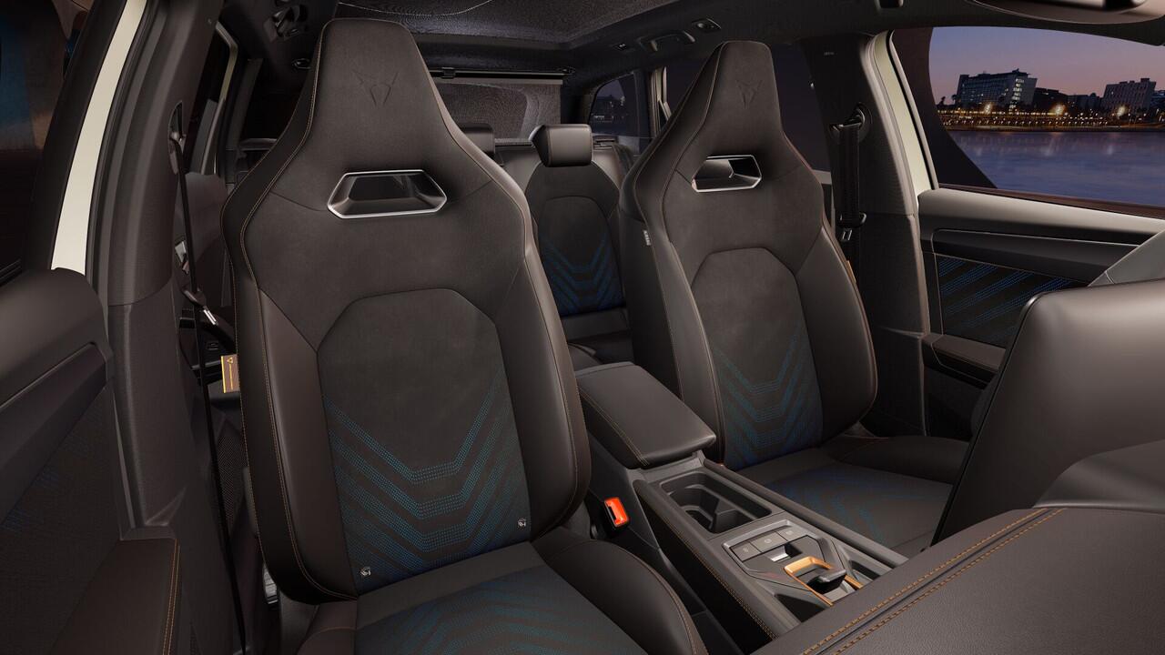 Cupra Leon Sportstourer 1.5 TSI e-Hybrid 272 6DSG VZ Performance | Achteruitrijcamera | Digitaal instrumentenpaneel (Virtual Cockpit) | Draadloze Apple CarPlay(TM), Android Auto(TM)