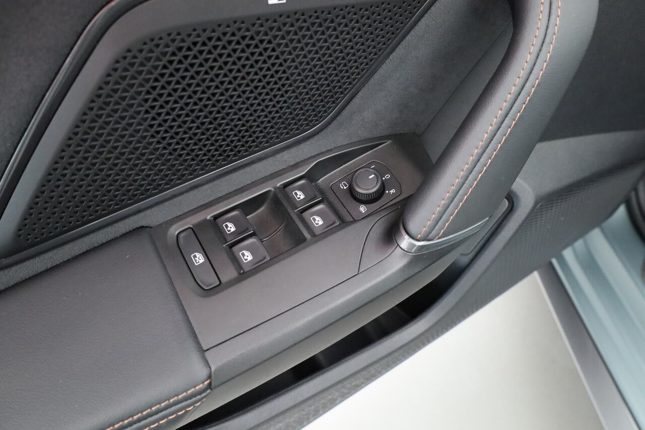 Cupra Leon Sportstourer 1.5 TSI e-Hybrid VZ 272pk | MAT Grijs | Pano | Sennheiser | Adapt. Cruise | Matrix LED | Camera | Keyless |