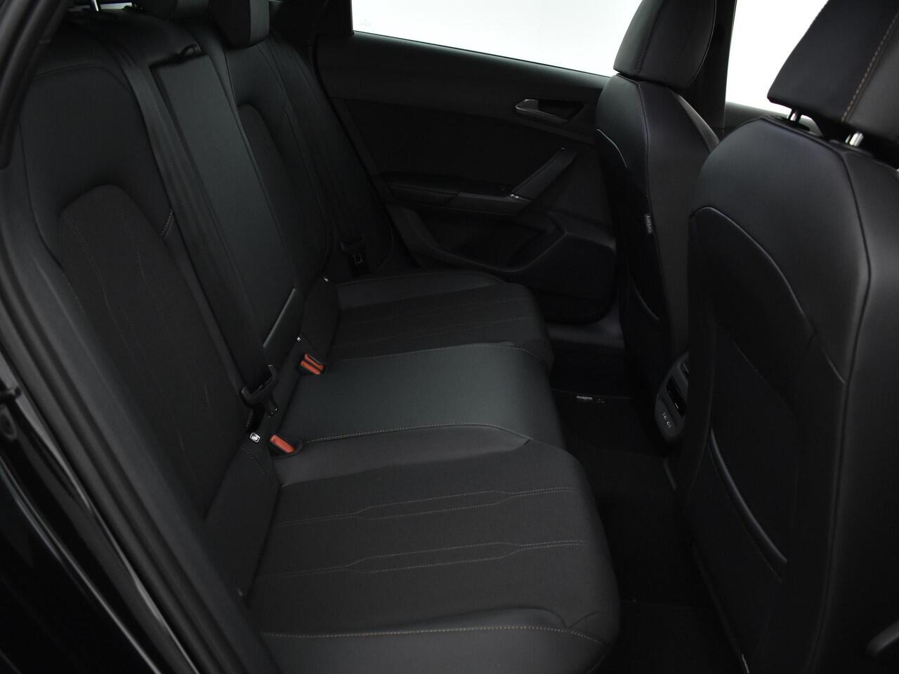 Cupra Leon Sportstourer 1.5 Tsi 204pk DSG e-Hybrid Business · Camera · Apple/Android Car play · Elek. Trekhaak · Keyless · 18'' Inch · Garantie t/m 11-06-2028 of 100.000km