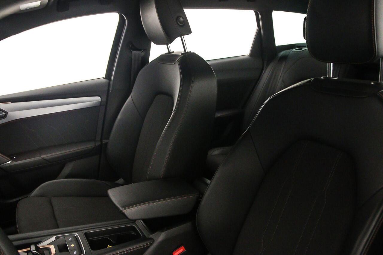 Cupra Leon Sportstourer Business 1.5 TSI eHybrid 204pk DSG Automaat Adaptive cruise control, Navigatie, Achteruitrijcamera, Elektrische achterklep, Stoelverwarming, Stuurwiel verwarmd