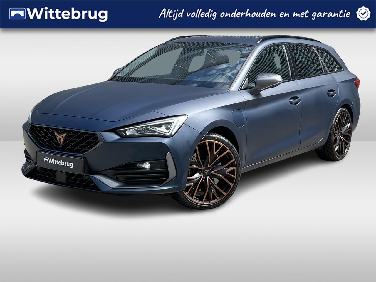 Cupra Leon Sportstourer 1.4 e-Hybrid 245pk DSG Black Edition / Matte Lak / Panoramadak / Leer / Elek Verstelbare Bestuurdersstoel Met Geheugen / Donker Glas / 19" LMV **