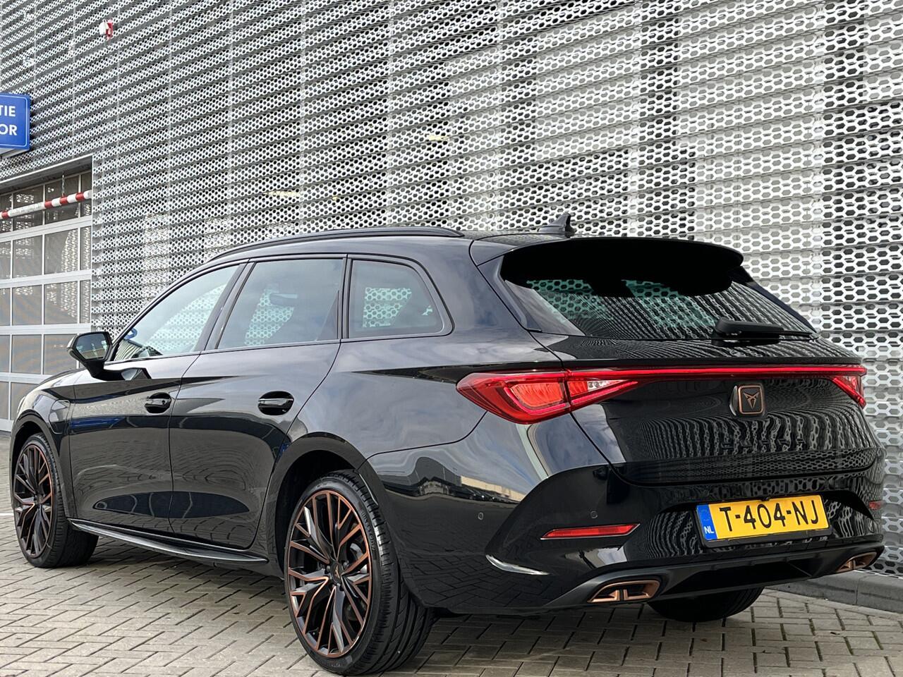 Cupra Leon Sportstourer 1.4 e-Hybrid VZ Performance / Pano / Navigatie / App connect / Camera / Parkeersensoren V+A / P4
