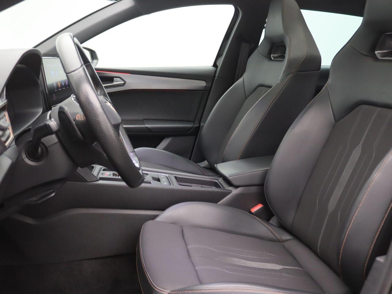 Cupra Leon Sportstourer 1.4 e-Hybrid VZ Performance 245PK DSG SOH 87%, Panoramadak, Memorystoel, Achteruitrijcamera, Stuur/Stoelverwarming, Side assist, Keyless, 19'' lichtmetaal