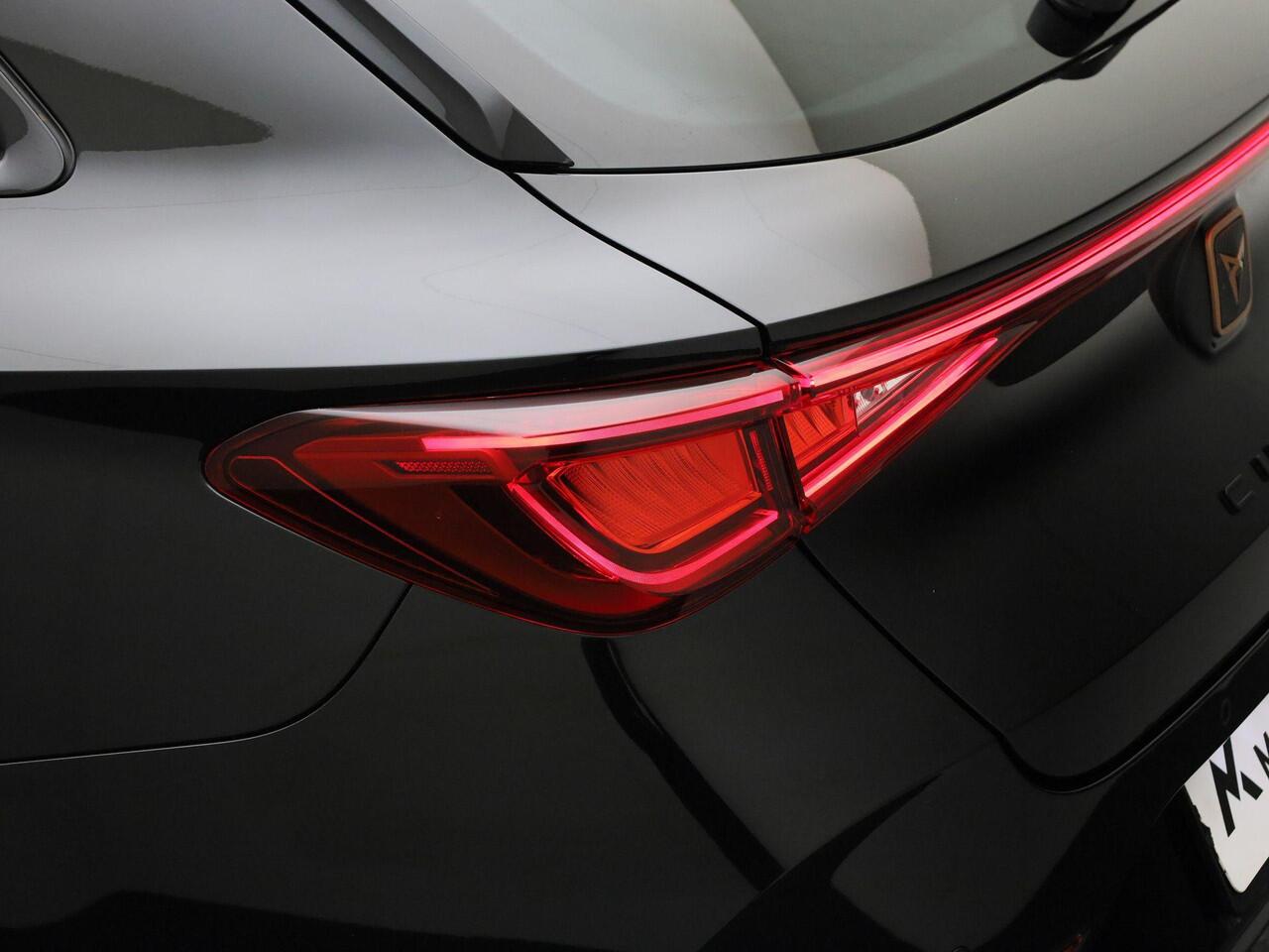 Cupra Leon Sportstourer 1.4e-Hybrid 180kW/245PK VZ DSG · Keyless · Navigatie · Camera + Parkeersensoren