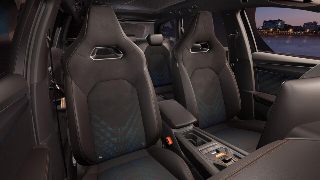 Cupra Leon Sportstourer 1.5 TSI e-Hybrid 272 6DSG VZ Performance | Achteruitrijcamera | Digitaal instrumentenpaneel (Virtual Cockpit) | Draadloze Apple CarPlay(TM), Android Auto(TM)