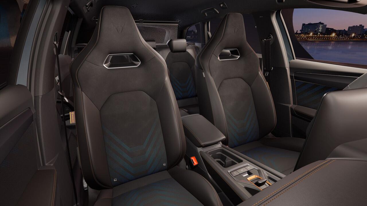 Cupra Leon Sportstourer 1.5 TSI e-Hybrid 204 6DSG Business | Achteruitrijcamera | Digitaal instrumentenpaneel (Virtual Cockpit) | Draadloze Apple CarPlay(TM), Android Auto(TM)