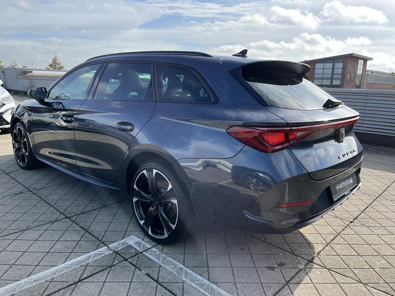 Cupra Leon Sportstourer 1.4 245pk e-Hybrid Black Edition DSG Automaat Supersport / Leder / Panoramadak / 19"LM Velgen / Memorystoel / Navigatie