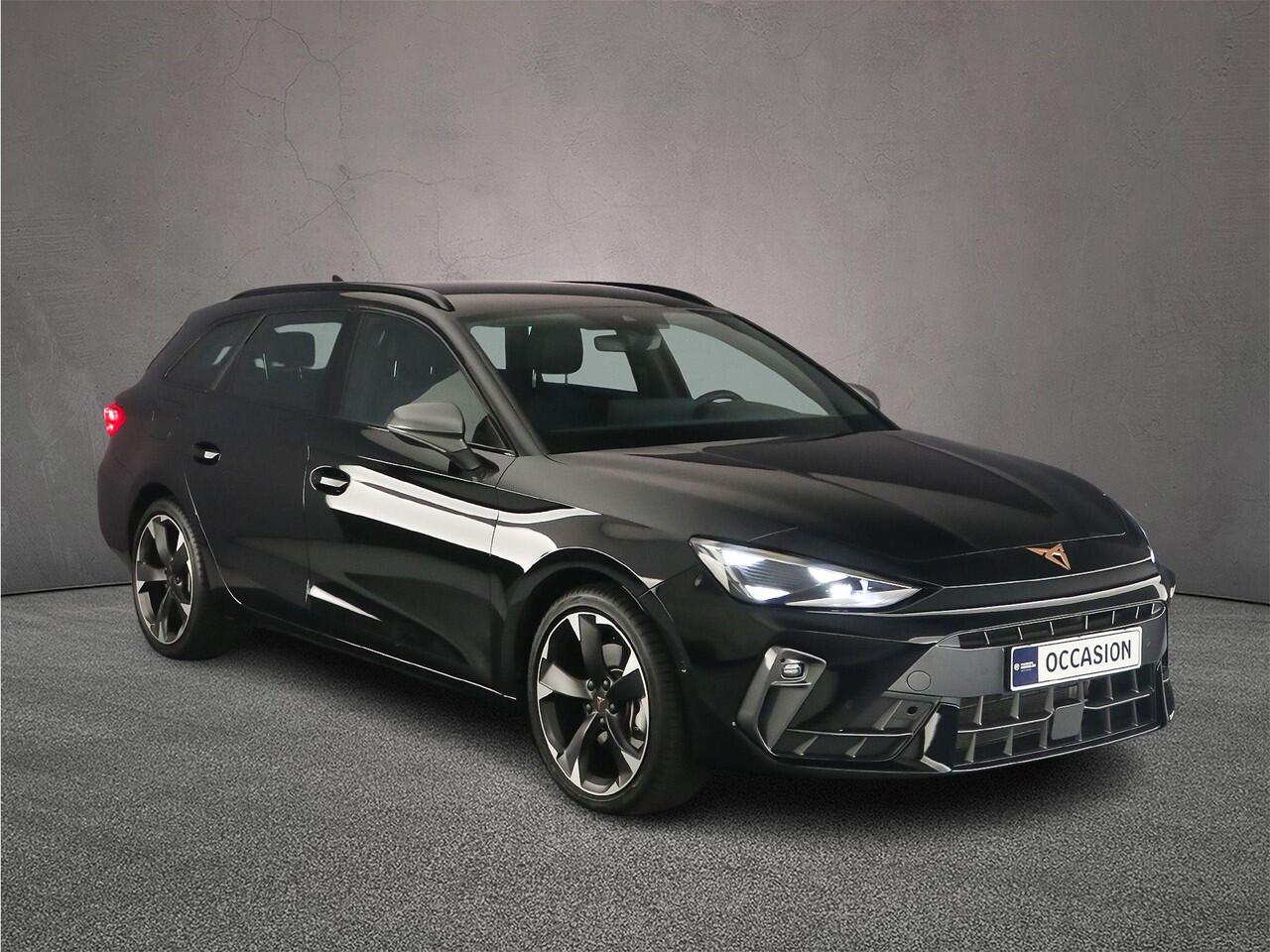 Cupra Leon Sportstourer Business 1.5 TSI eHybrid 204pk DSG Automaat Adaptive cruise control, Navigatie, Achteruitrijcamera, Elektrische achterklep, Stoelverwarming, Stuurwiel verwarmd