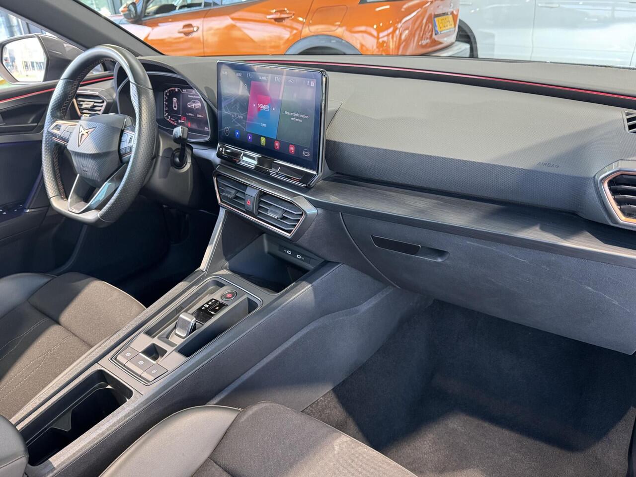 Cupra Leon Sportstourer 1.5 eTSI Automaat Business Edition | ¤ 1.000 INRUILPREMIE | Panorama Schuifdak | Navigatie | Climate Control | LED Verlichting | 18"Lmv | Camera | Keyless Go | Apple Carplay/Android Auto ( Vestiging - Vianen )