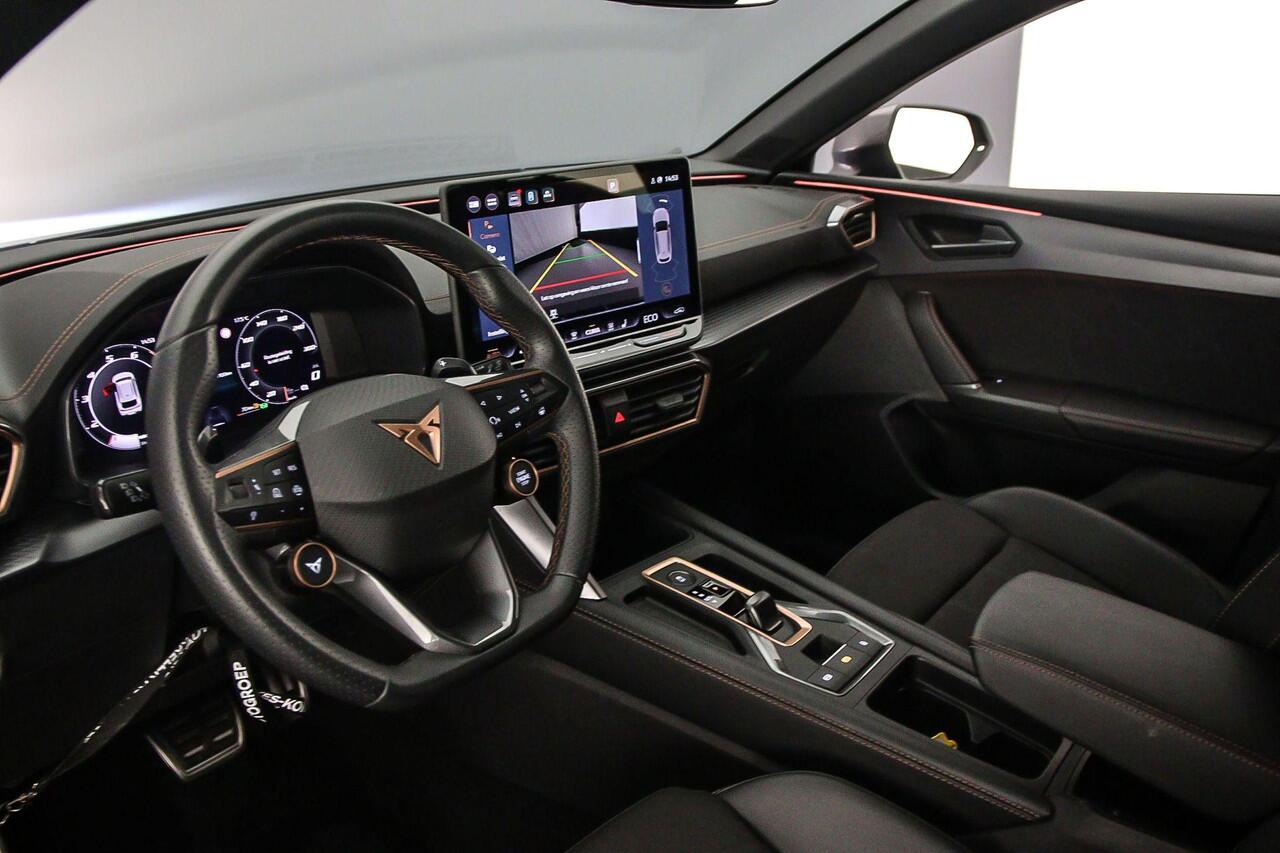 Cupra Leon Sportstourer Business 1.5 TSI eHybrid 204pk DSG Automaat Adaptive cruise control, Navigatie, Achteruitrijcamera, Elektrische achterklep, Stoelverwarming, Stuurwiel verwarmd