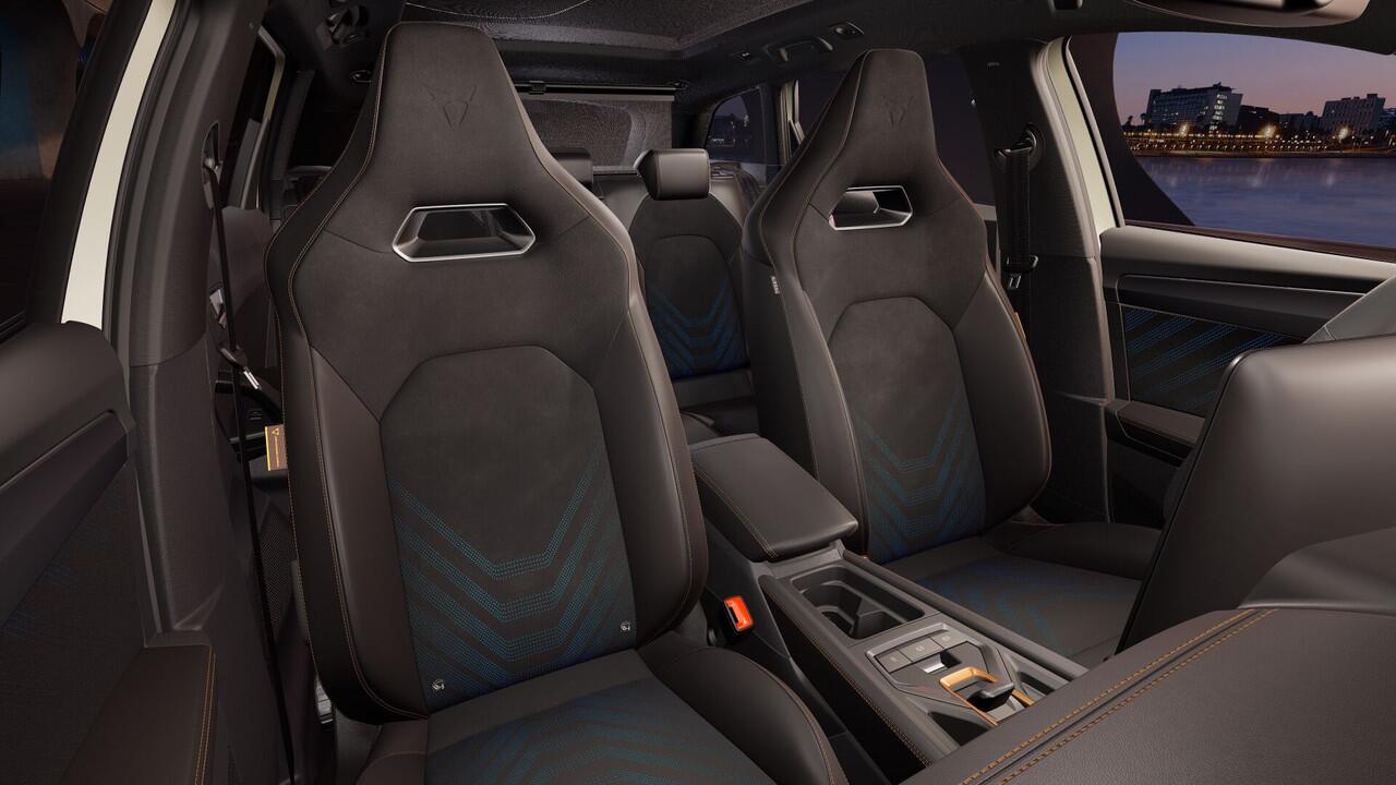 Cupra Leon Sportstourer 1.5 TSI e-Hybrid 272 6DSG VZ Performance | Achteruitrijcamera | Digitaal instrumentenpaneel (Virtual Cockpit) | Draadloze Apple CarPlay(TM), Android Auto(TM)