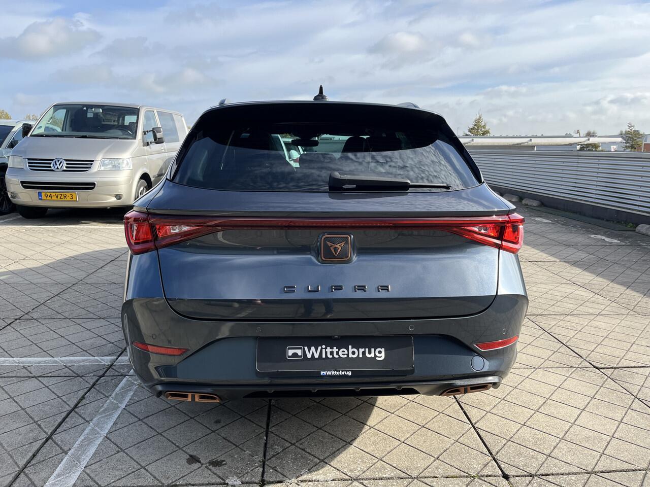 Cupra Leon Sportstourer 1.4 245pk e-Hybrid Black Edition DSG Automaat Supersport / Leder / Panoramadak / 19"LM Velgen / Memorystoel / Navigatie