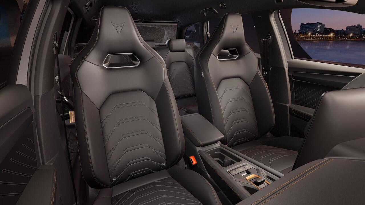 Cupra Leon Sportstourer 1.5 TSI e-Hybrid 272 6DSG VZ Performance | Achteruitrijcamera | Digitaal instrumentenpaneel (Virtual Cockpit) | Draadloze Apple CarPlay(TM), Android Auto(TM)