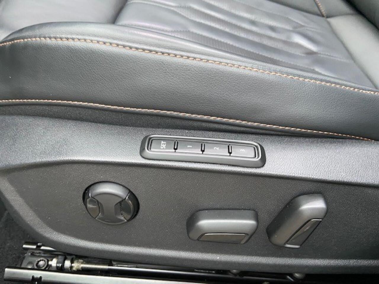 Cupra Leon Sportstourer 1.4 e-Hybrid VZ Black Edition / PANODAK / LEDER / CAMERA / 19"LMV / NAVI / APP.Connect