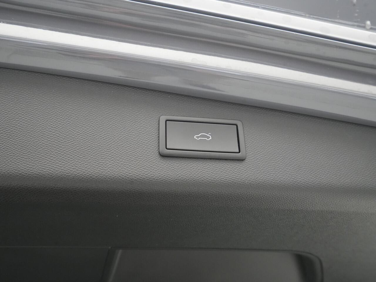 Cupra Leon Sportstourer 1.4 e-Hybrid VZ Performance Limited Panorama Navigatie Stoel/Stuurverwarming Parkassist Carplay 213