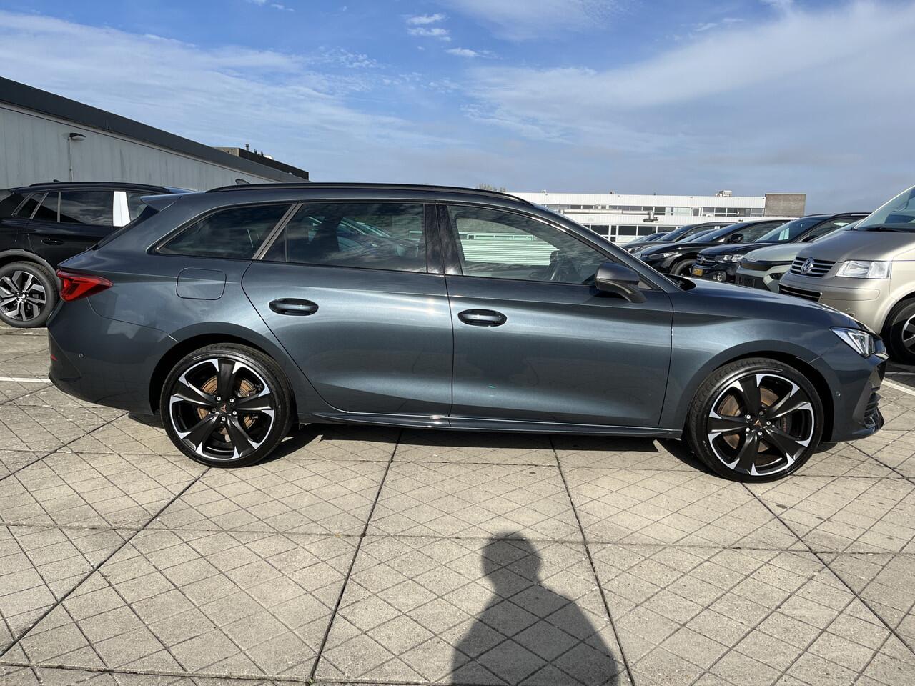 Cupra Leon Sportstourer 1.4 245pk e-Hybrid Black Edition DSG Automaat Supersport / Leder / Panoramadak / 19"LM Velgen / Memorystoel / Navigatie