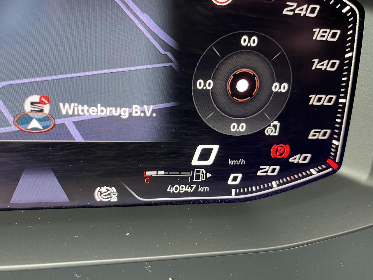Cupra Leon Sportstourer 1.4 e-Hybrid VZ Performance / AUTOMAAT/ PANO/ 245 PK/ 19" LMV/ FULL LINK/ ADAPT. CRUISE/ DIGITAL DASH/ PARK. SENSOREN + CAMERA/ RIJ-MODI/ STOEL-STUUR VERWARM./ NAVI/ MATRIX/ DAB/ 3-ZONE CLIMA