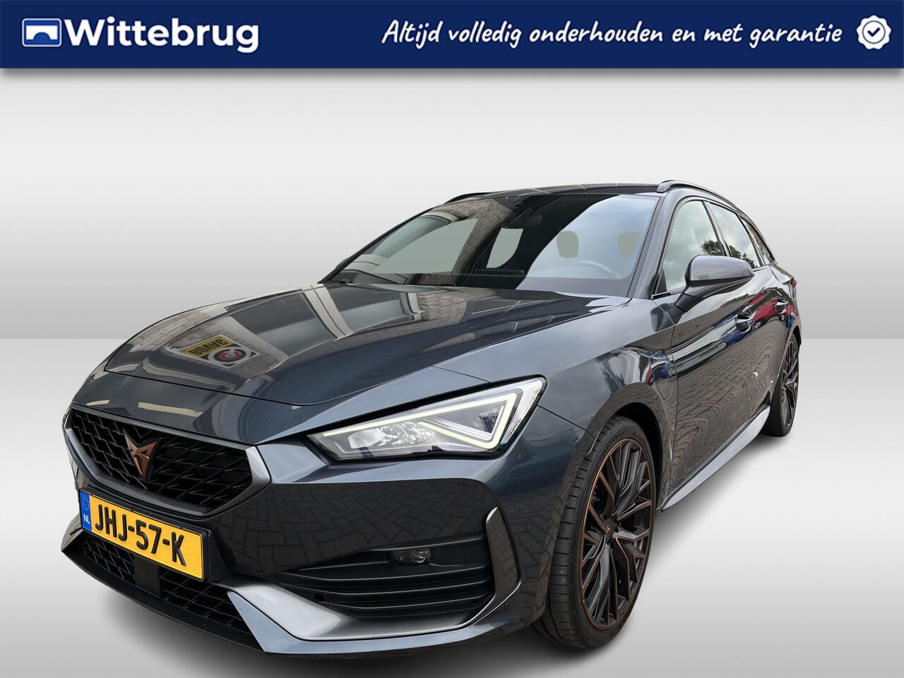 Cupra Leon Sportstourer 1.4 e-Hybrid VZ Performance / AUTOMAAT/ 245 PK/ PARK. SENSOREN/ LED/ KEYLESS/ CRUISE/ FULL LINK/ STOEL-STUURVERWARM./ NAVI/ CLIMA/ DAB/ 19" LMV