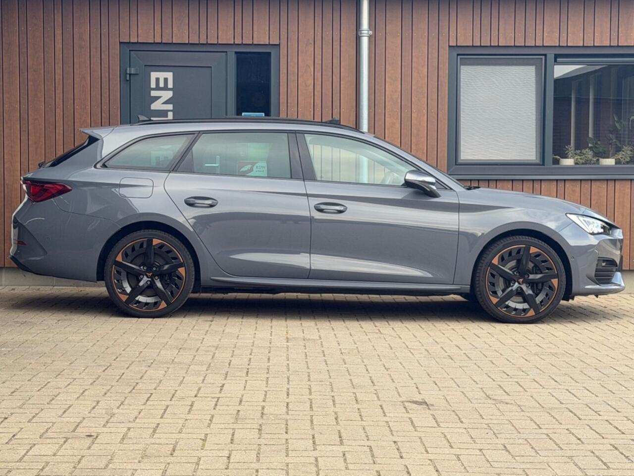 Cupra Leon Sportstourer 1.4 E-HYBRID BNS Pano Acc Camera