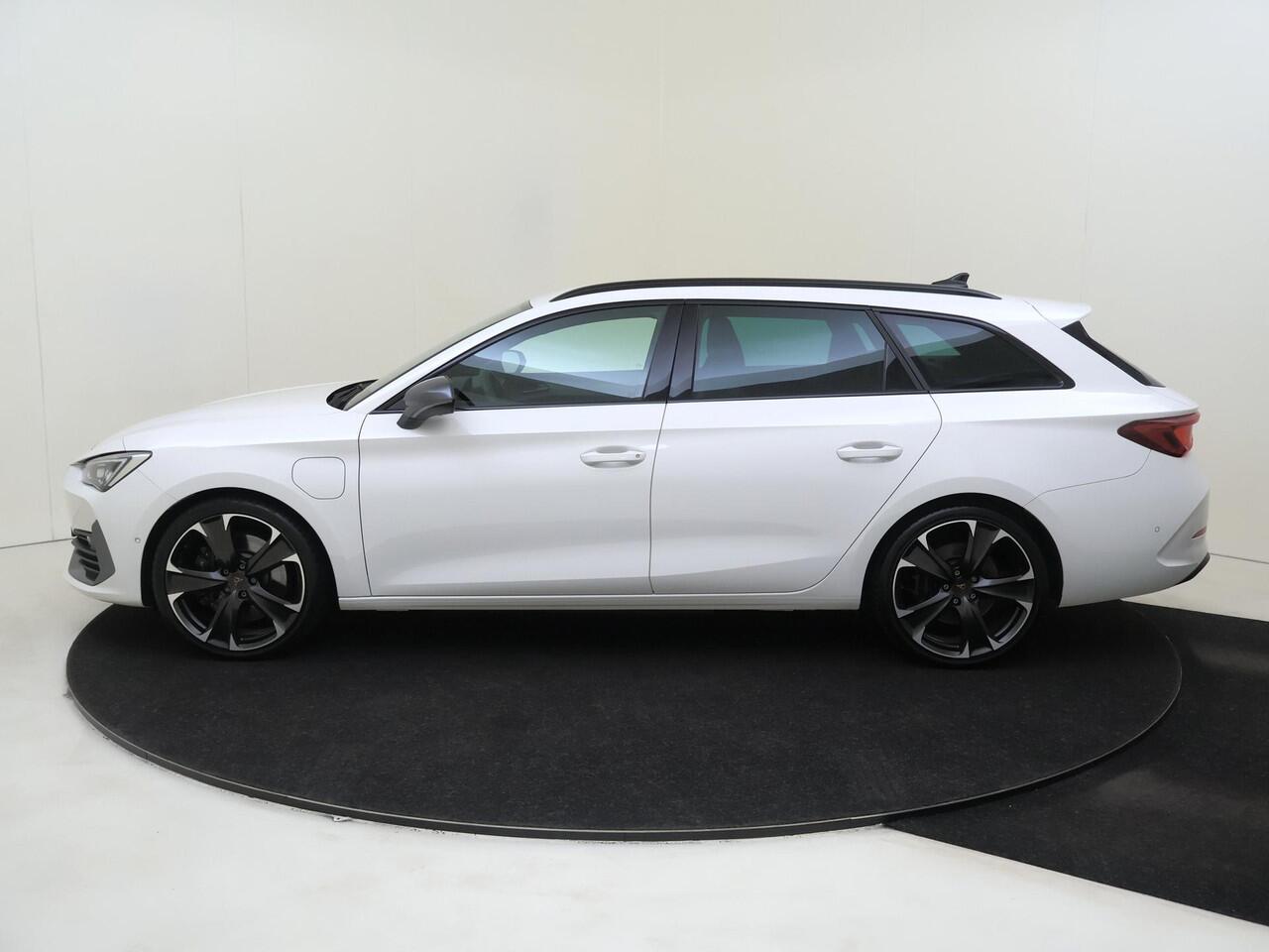 Cupra Leon Sportstourer 1.4 e-Hybrid VZ Performance | Parkeerasisstent | Cupra mode | Keyless | Navigatie | Stoel- en stuurwielverwarming | Dodehoek detectie | 3-zone airco |