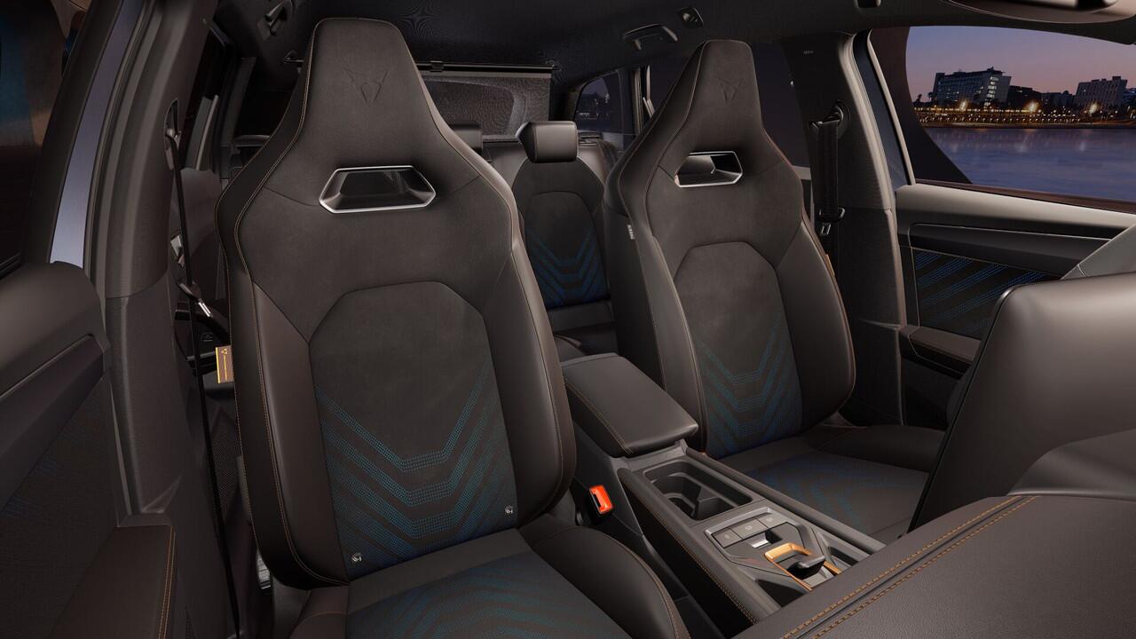 Cupra Leon Sportstourer 1.5 TSI e-Hybrid 204 6DSG Business | Achteruitrijcamera | Digitaal instrumentenpaneel (Virtual Cockpit) | Draadloze Apple CarPlay(TM), Android Auto(TM)