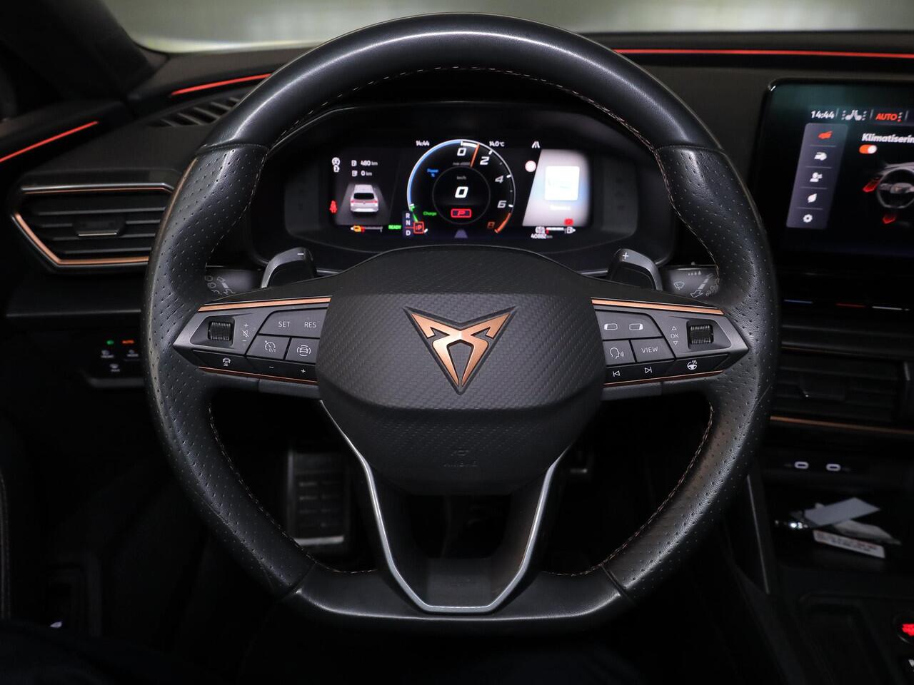 Cupra Leon Sportstourer 1.4 e-Hybrid VZ Adrenaline 204pk | Private lease vanaf ¤545,-| SoH 95%| Verwarmbare voorstoelen | 18 inch Lichtmetalen velgen | Adaptieve cruise controle