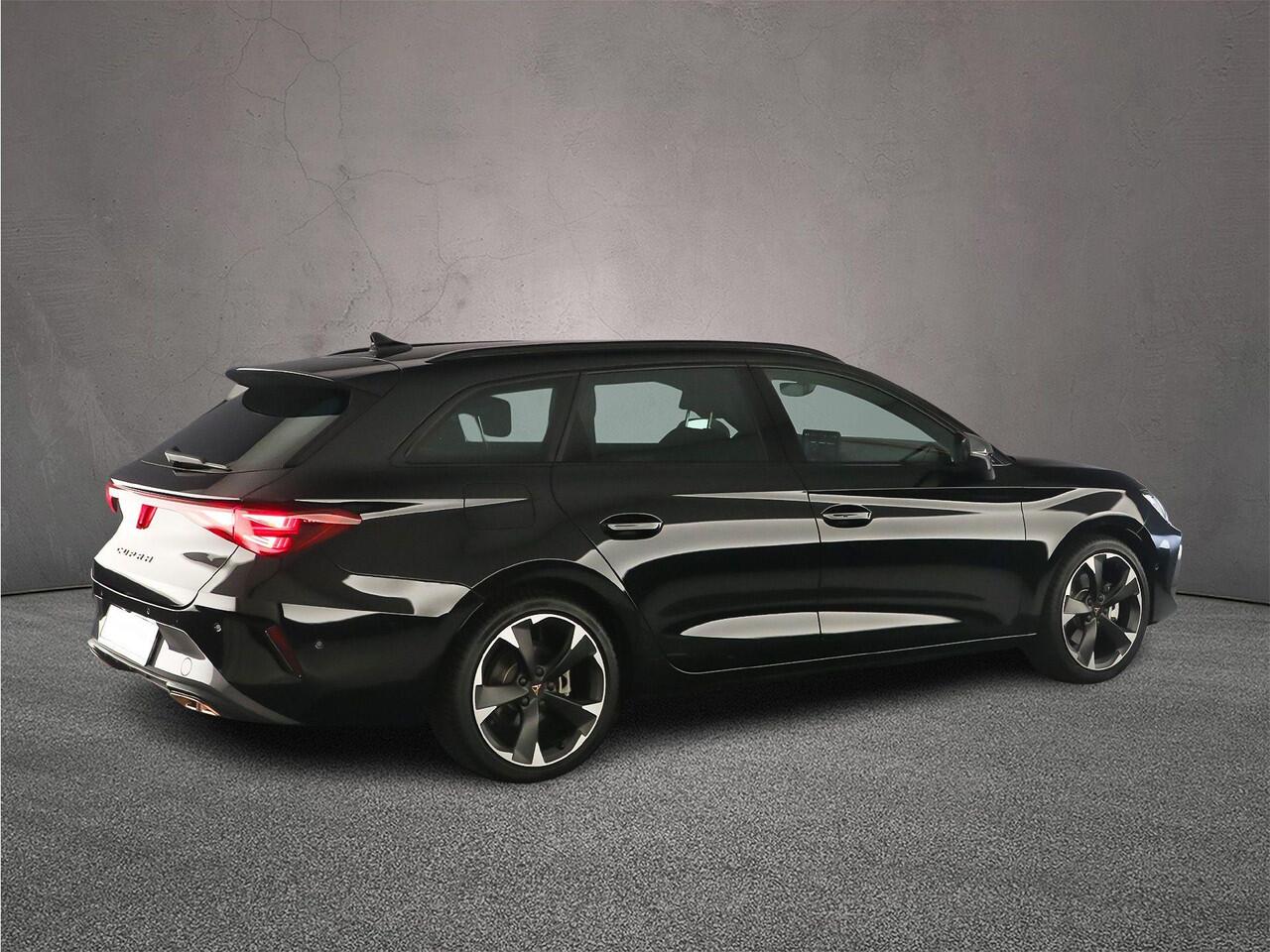 Cupra Leon Sportstourer Business 1.5 TSI eHybrid 204pk DSG Automaat Adaptive cruise control, Navigatie, Achteruitrijcamera, Elektrische achterklep, Stoelverwarming, Stuurwiel verwarmd