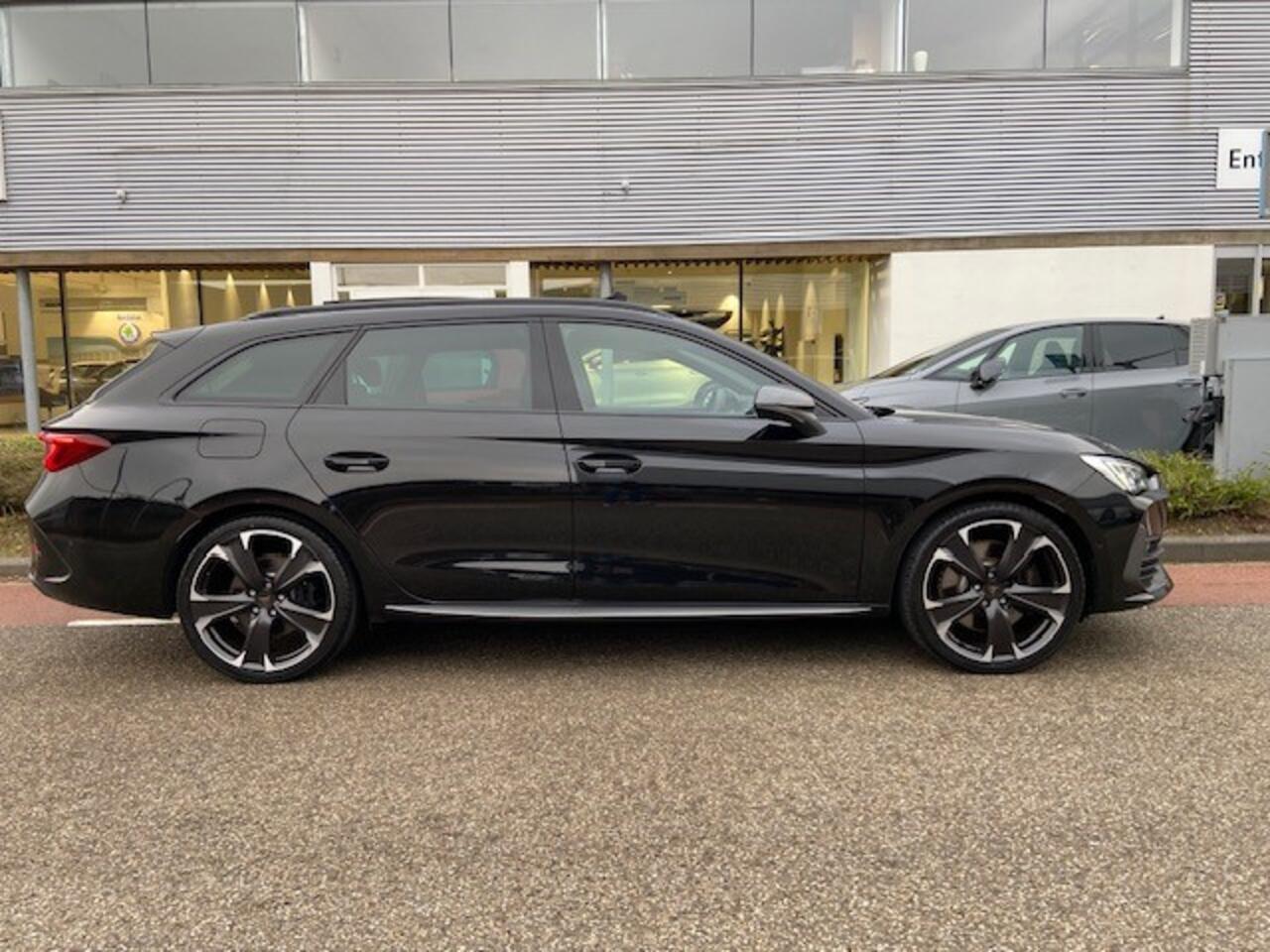 Cupra Leon Sportstourer 1.4 e-Hybrid VZ Black Edition / PANODAK / LEDER / CAMERA / 19"LMV / NAVI / APP.Connect